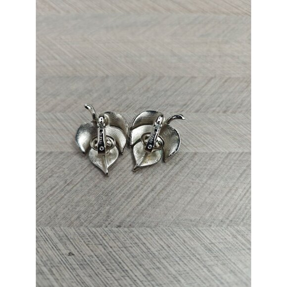 Vintage Crown Trifari Brushed Silver Tone Leaf Signed Clip-On Earrings - Picture 4 of 7